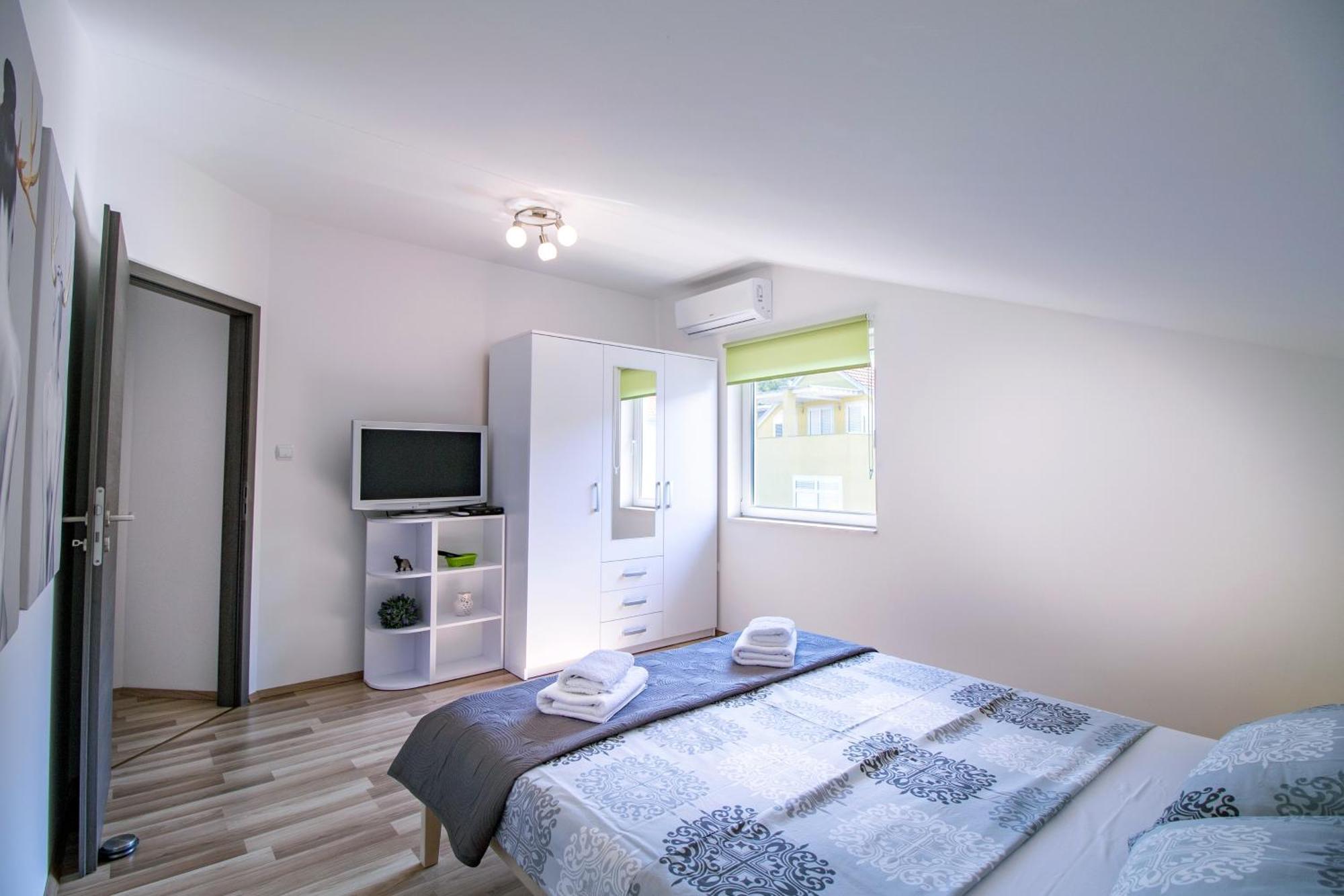 Apartments With A Parking Space Bilice, Krka - 13545 Šibenik Стая снимка